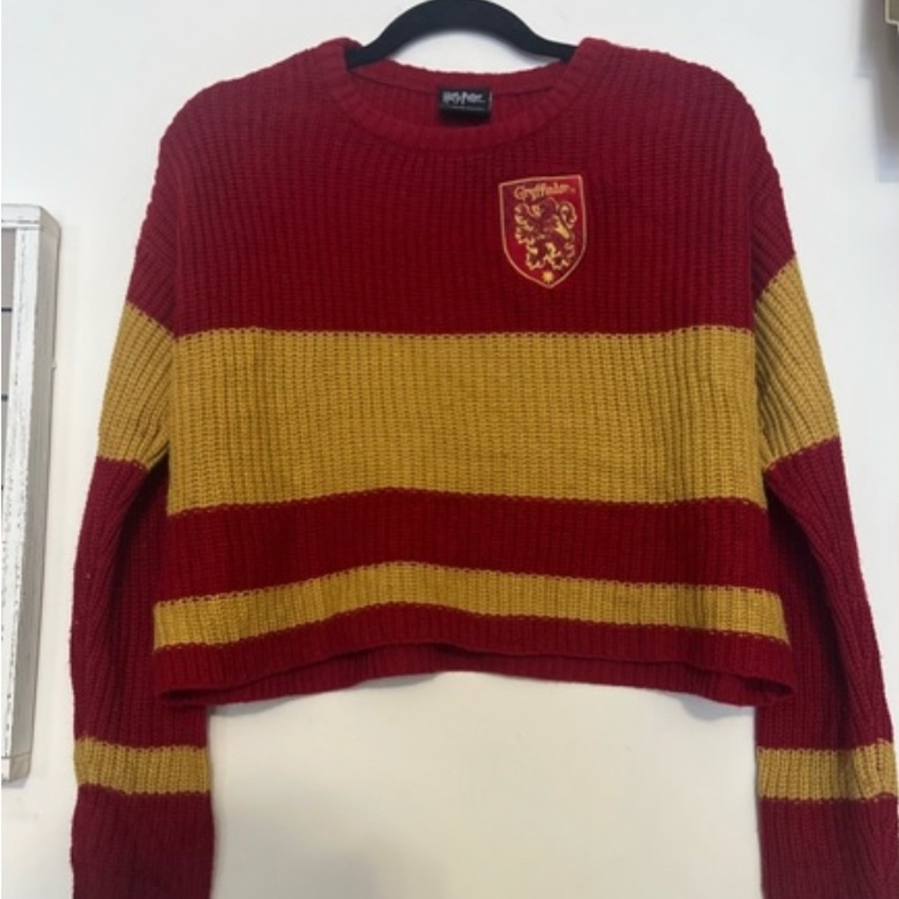 Harry Potter Gryffindor Crest Sweater Cropped Small Red Pullover Knit Oversized